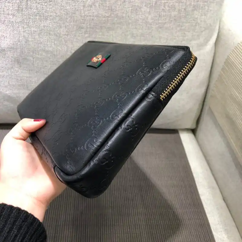 G*u*i bags 1917m0061