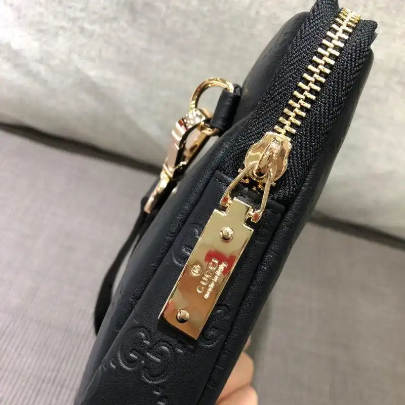 G*u*i bags 1917m0061