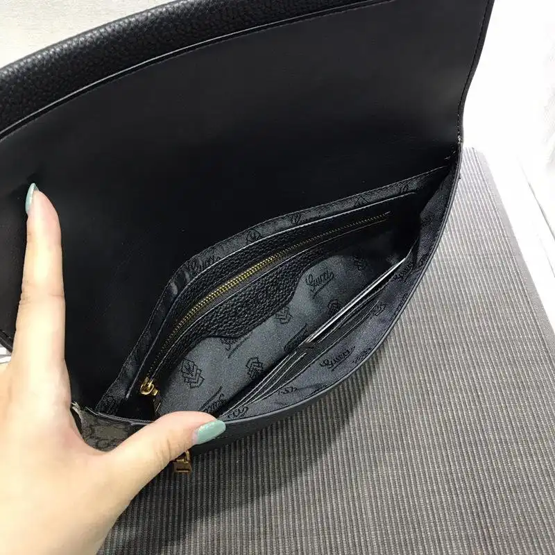 G*u*i bags 1917m0064
