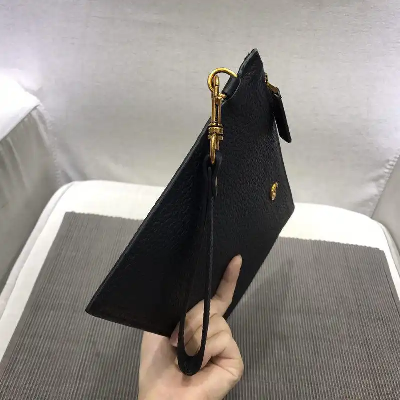 G*u*i bags 1917m0065