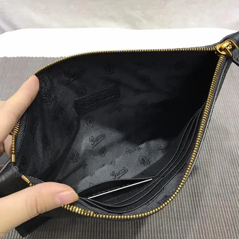 G*u*i bags 1917m0065