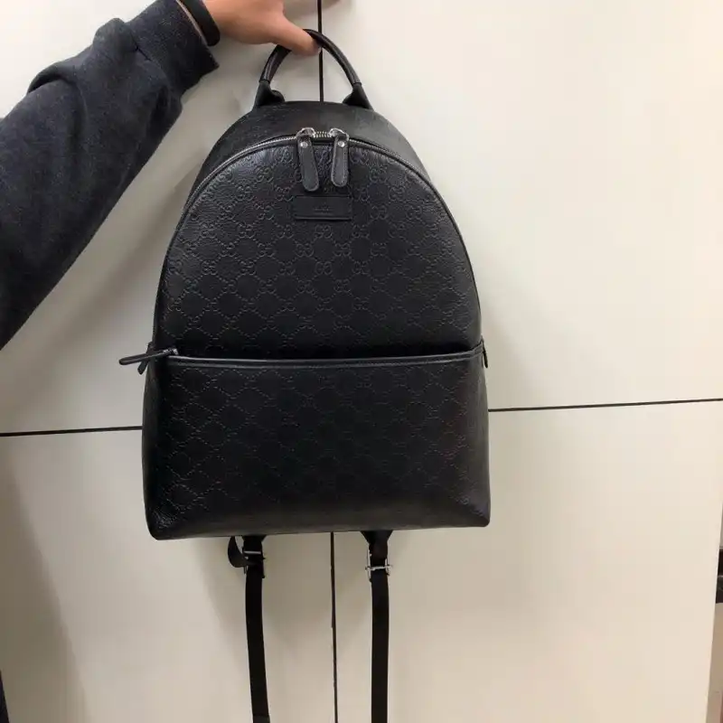 G*u*i bags 1917m0066