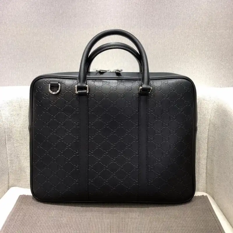 G*u*i bags 1917m0067