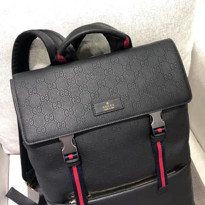 G*u*i bags 1917m0069