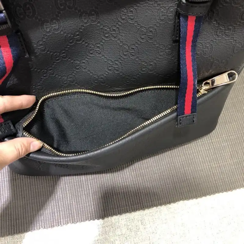 G*u*i bags 1917m0069