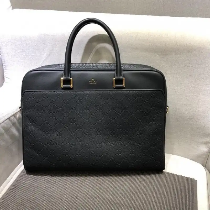 G*u*i bags 1917m0070