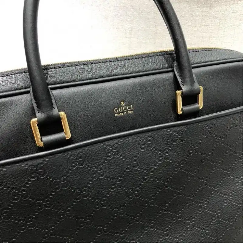 G*u*i bags 1917m0070