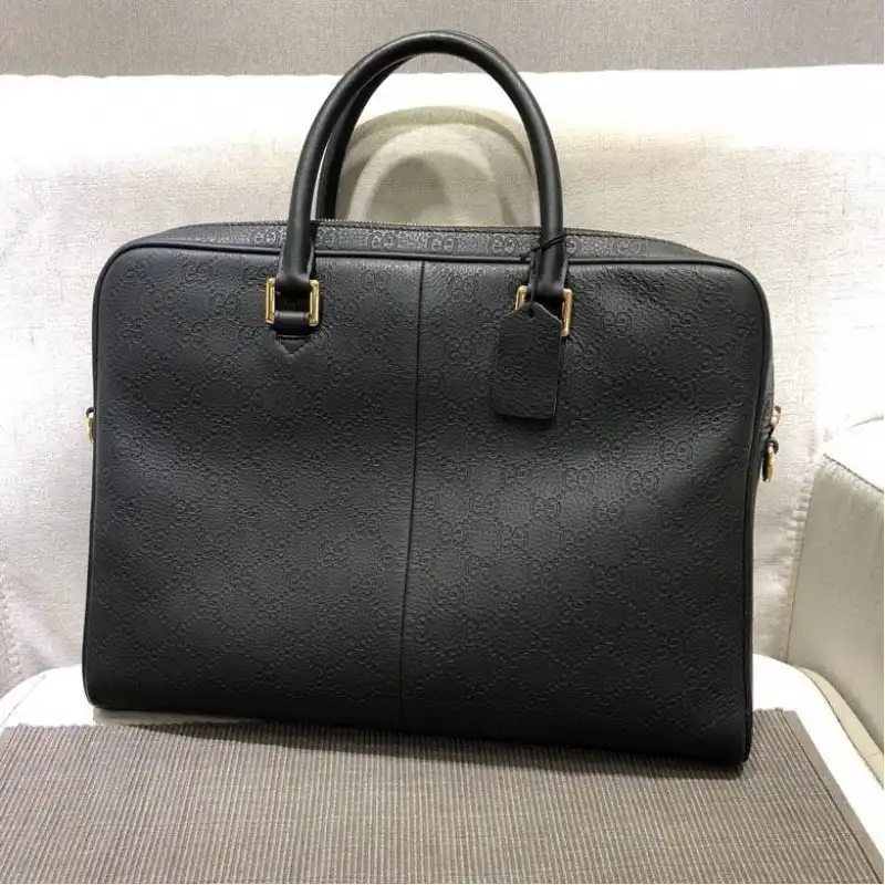 G*u*i bags 1917m0070