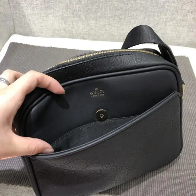 G*u*i bags 1917m0071