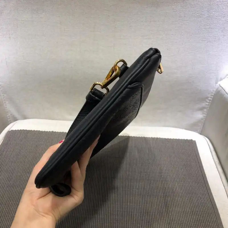 G*u*i bags 1917m0074