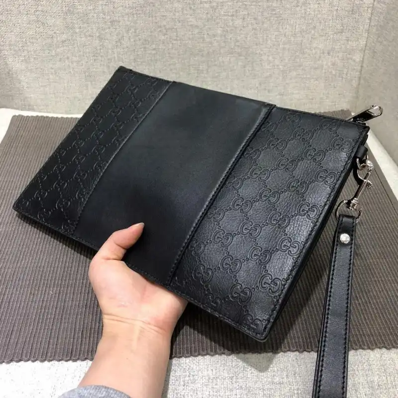 G*u*i bags 1917m0078