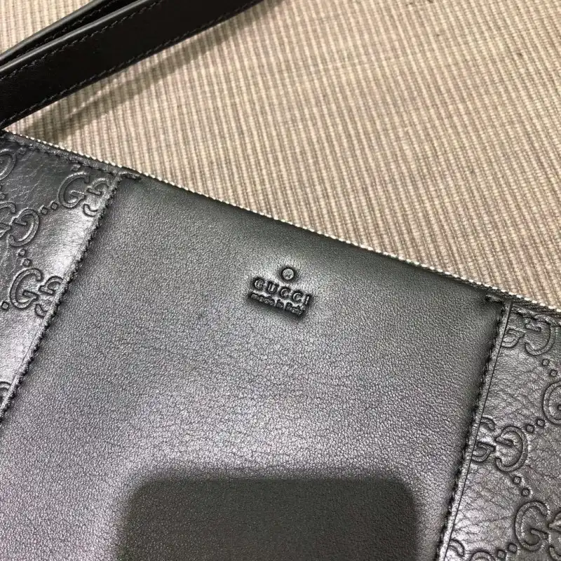G*u*i bags 1917m0078
