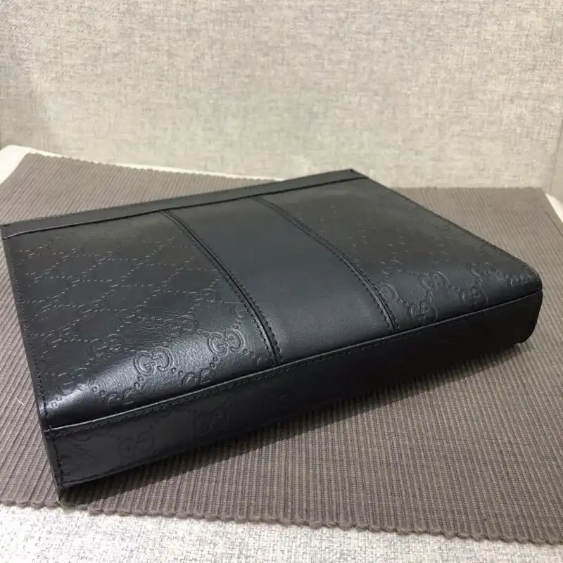 G*u*i bags 1917m0079
