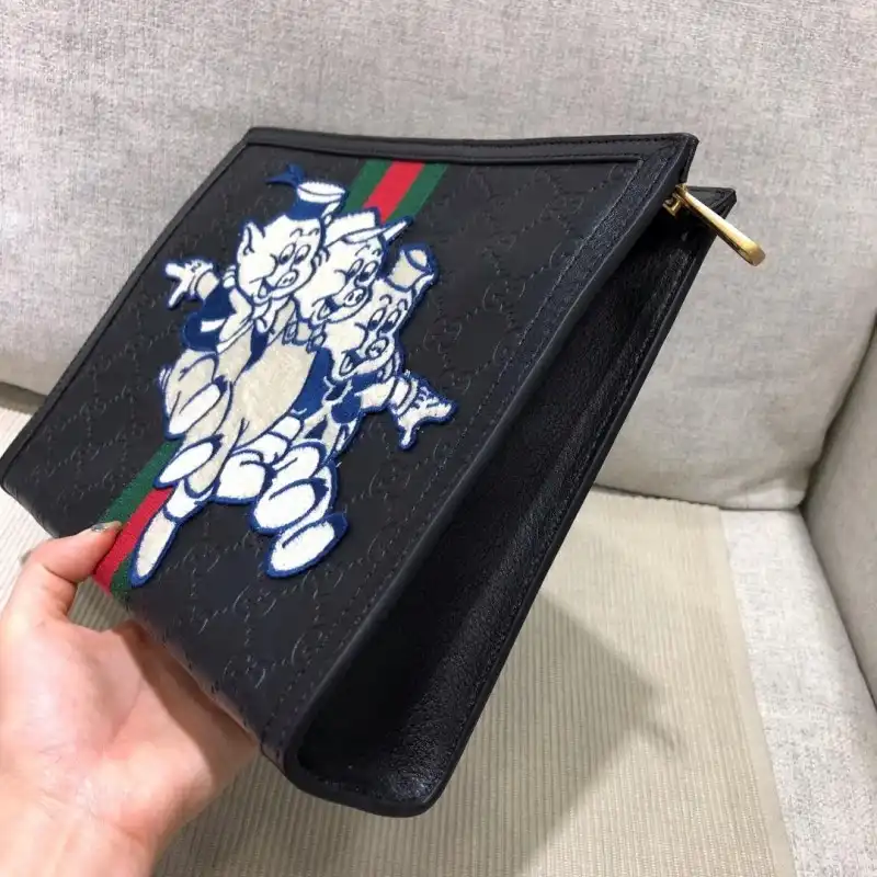 G*u*i bags 1917m0145