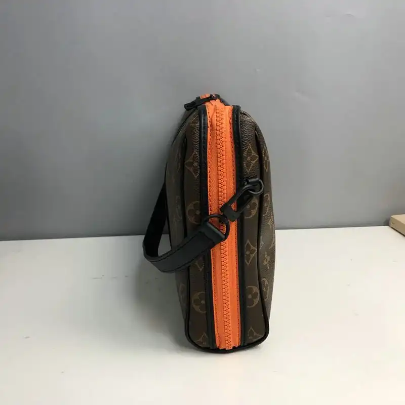 LV Bags 2010B570010
