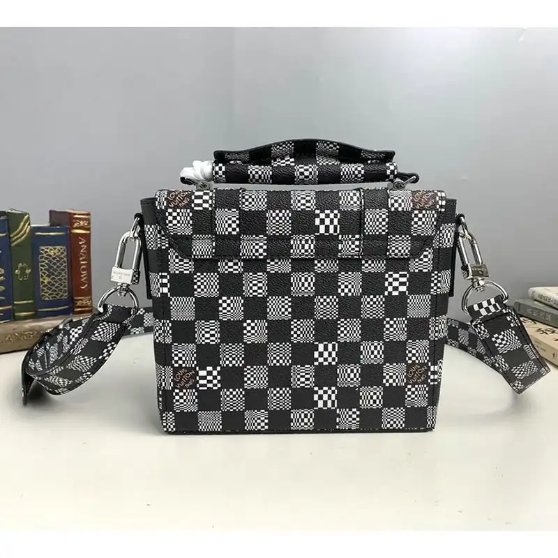 LV Bags 2010B570013