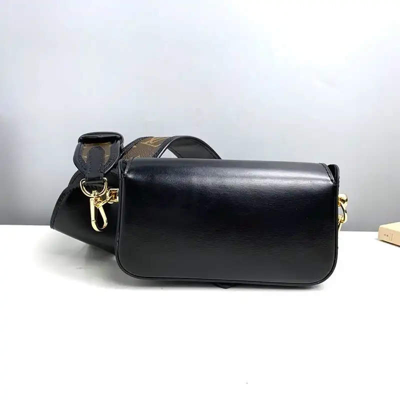 LV Bags 2010B570032
