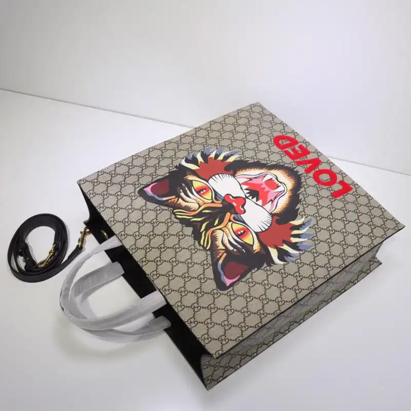 G*u*i tote bags 19gm0006