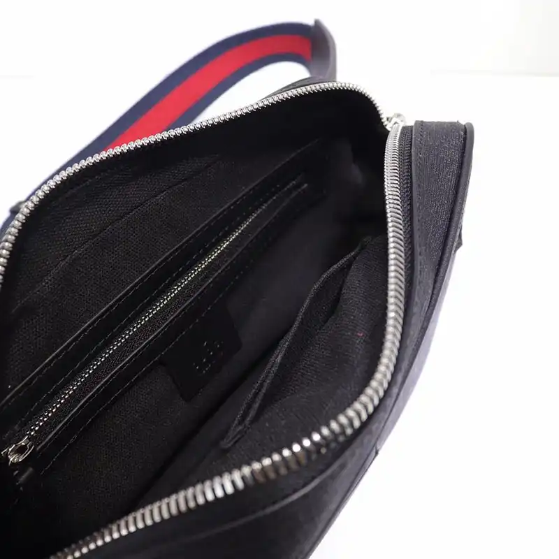 G*u*i belt bags 19gm0018