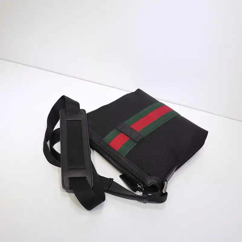 G*u*i crossbody bag 19gm0042
