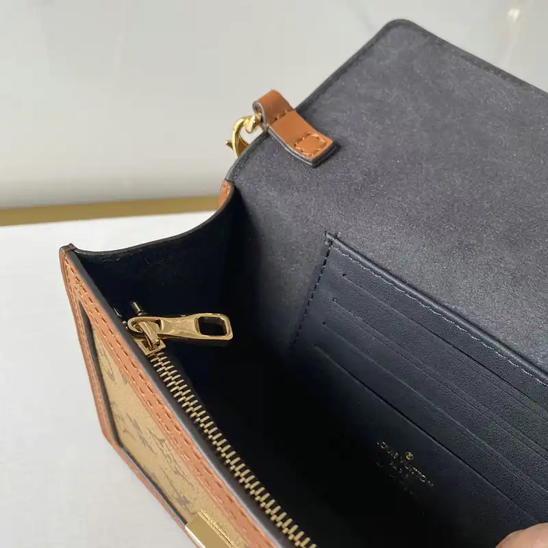 LV Bags 208B570039