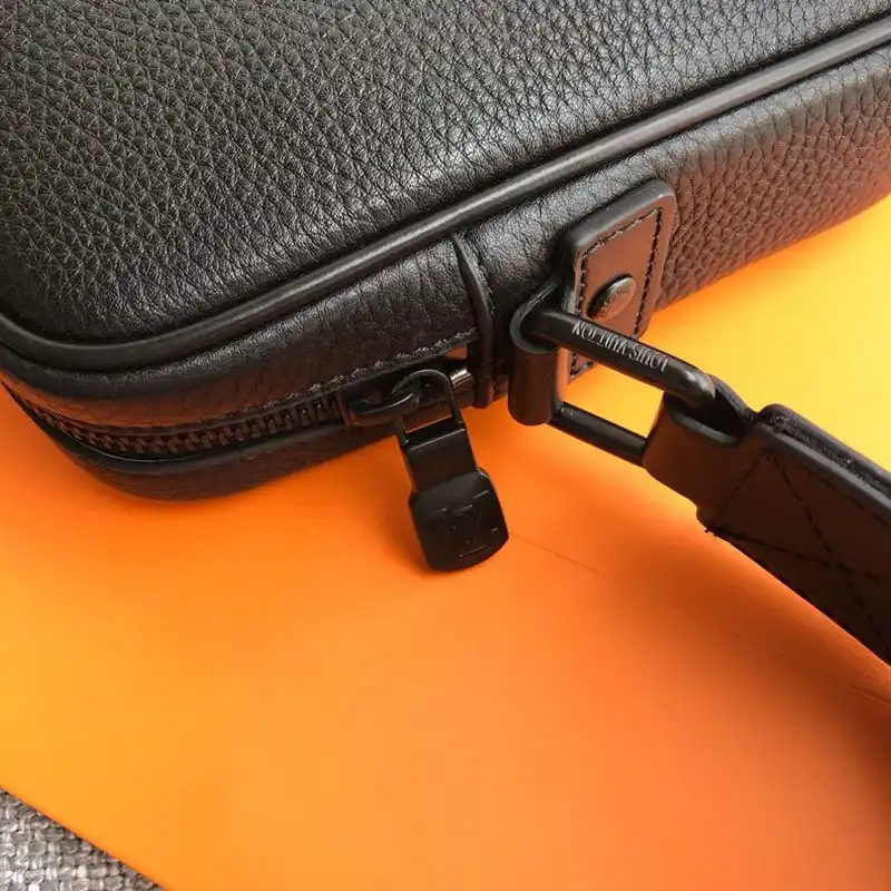 LV Bags 20B570005