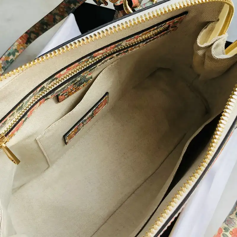 G*u*i bags 2101sh0049