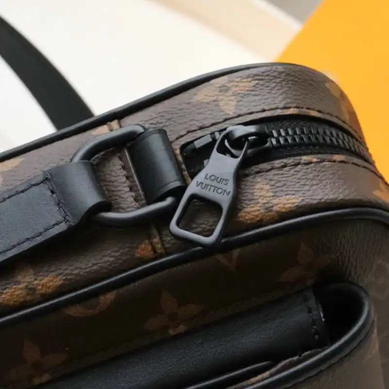LV Bags 2106DJ0033