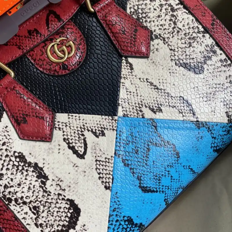G*u*i s bags 2108ya0016