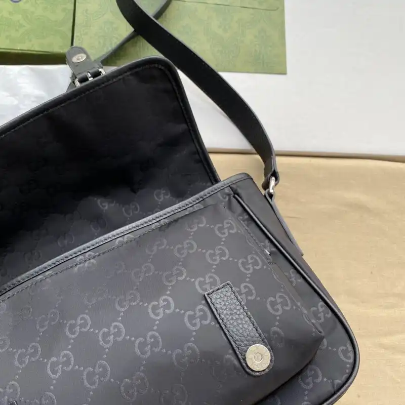 G*u*i s bags 2108ya0089