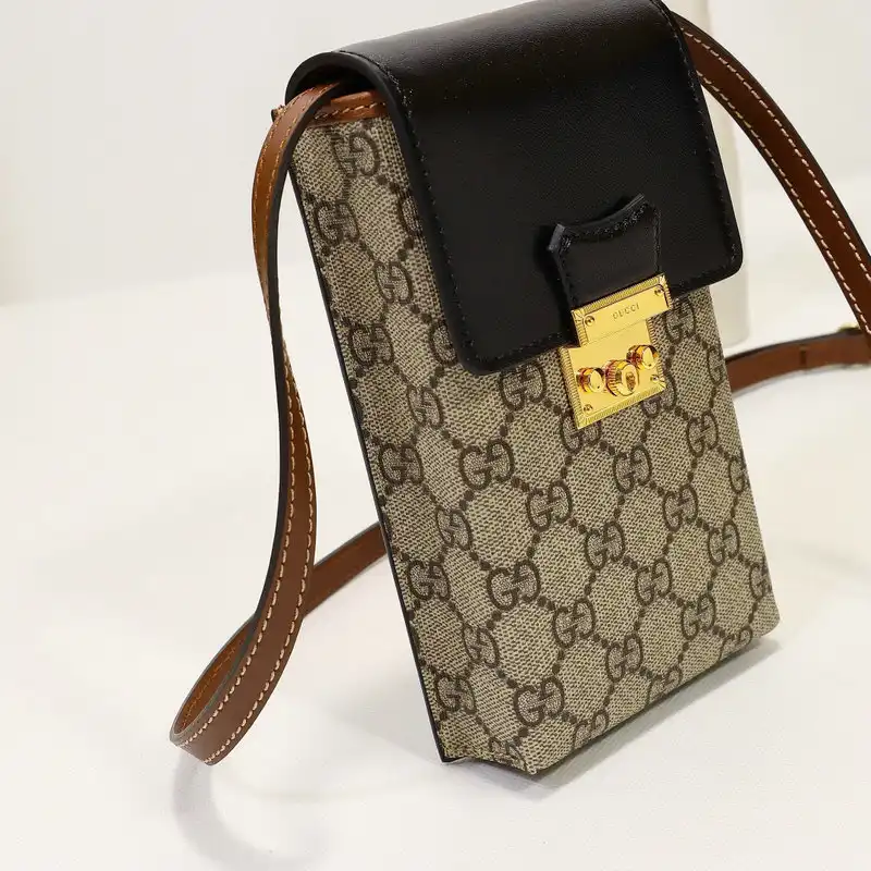 G*u*i bag 2110dj0030