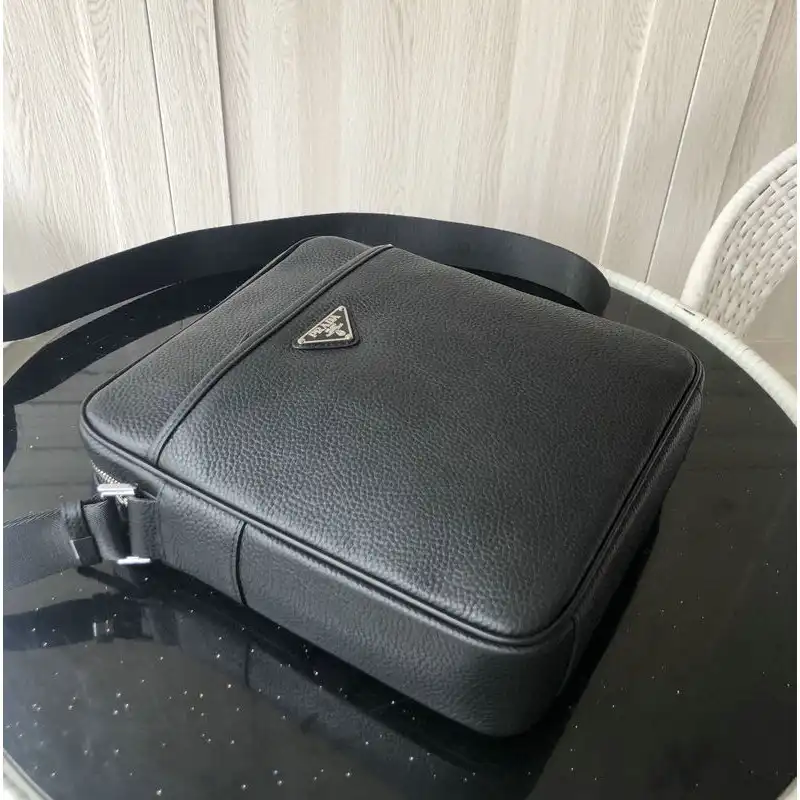 G*u*i s bags 2110yz0044