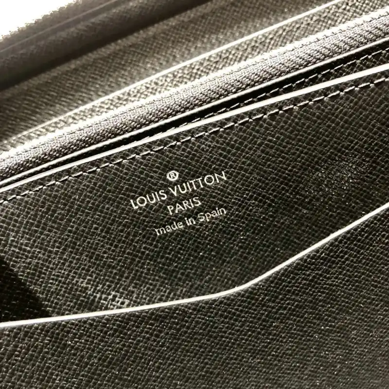 LV Bags 2111YZ0030