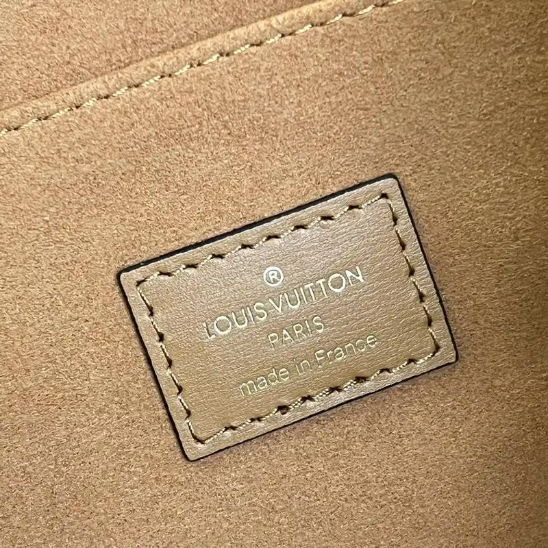 LV Bag 2201YA0001