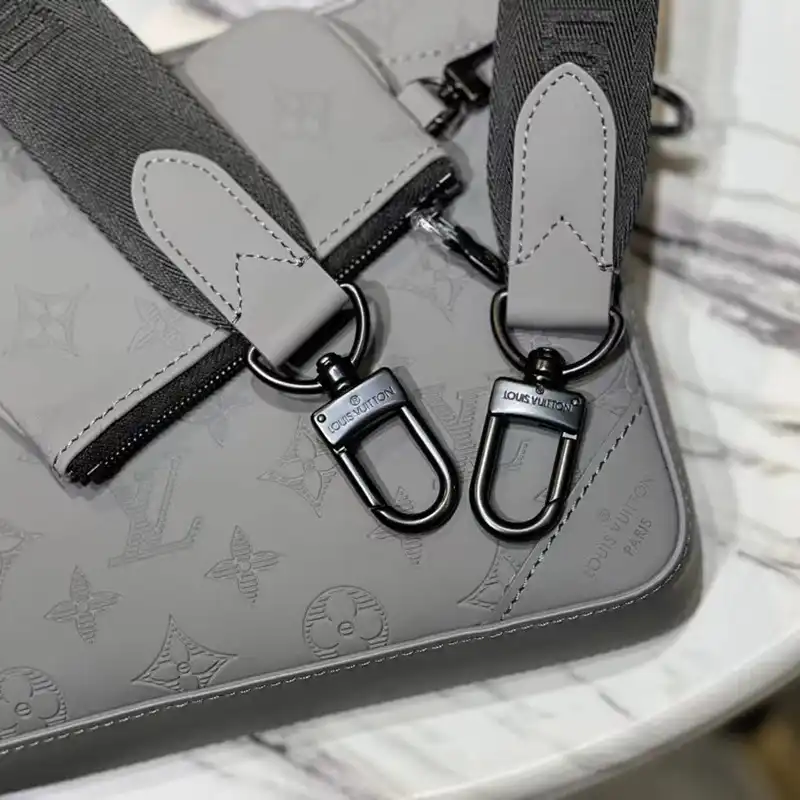 LV Bag 2204HT0015