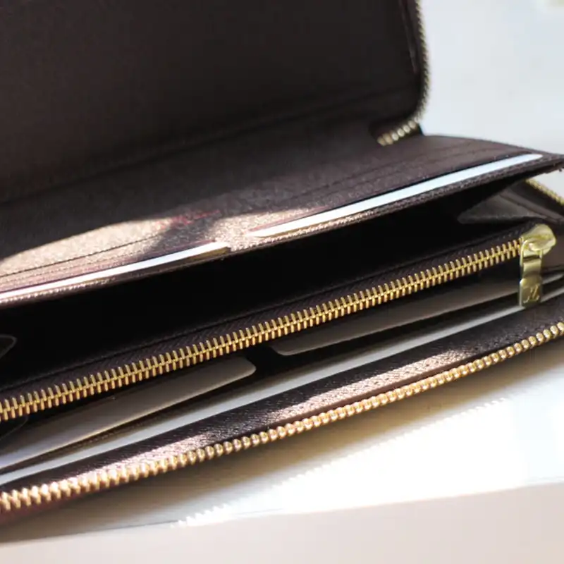LV Bag 2204HT0017