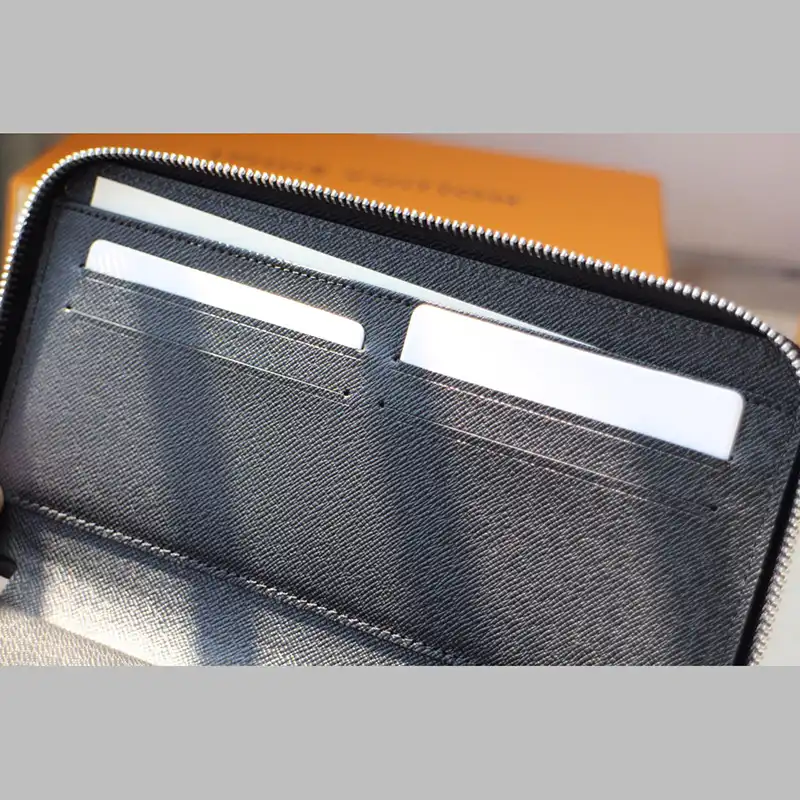 LV Bag 2204HT0018