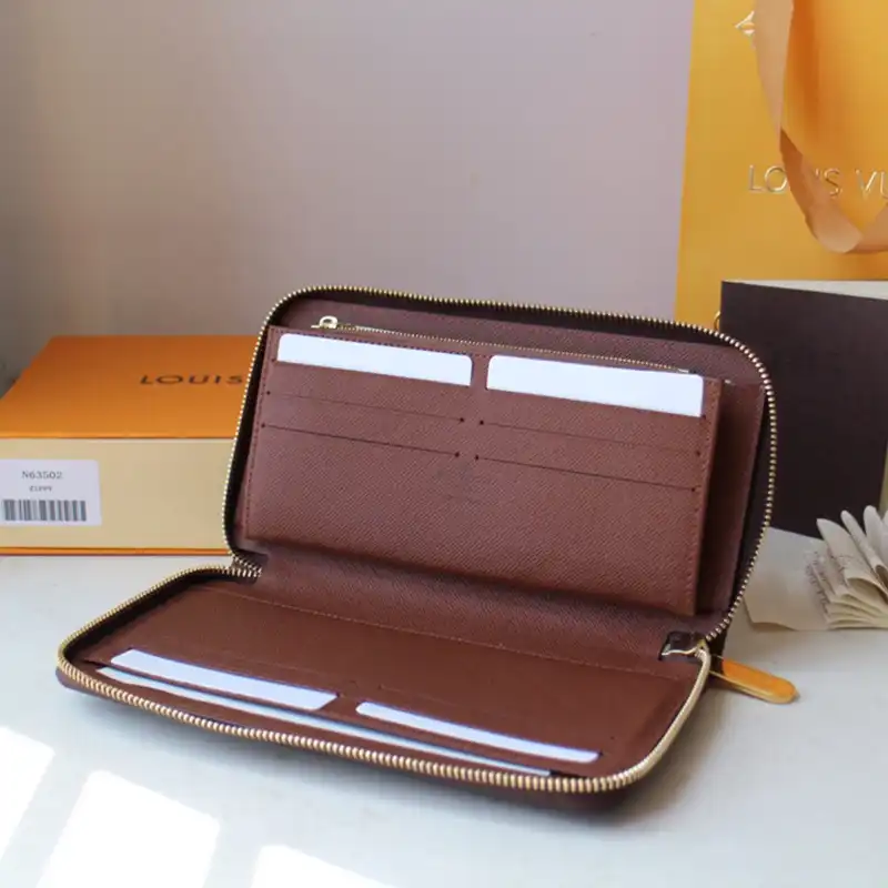 LV Bag 2204HT0025