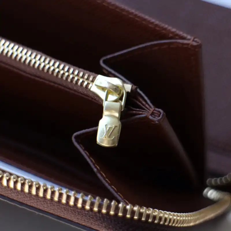 LV Bag 2204HT0025