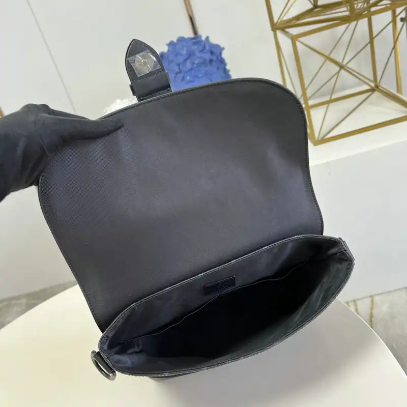 LV Bag 2204YA0008