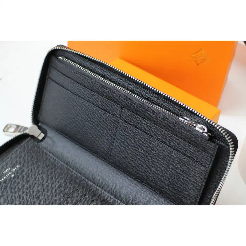 LV Bag 2208DJ0035