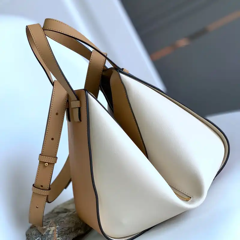 Loewe Bag 2210YA0051