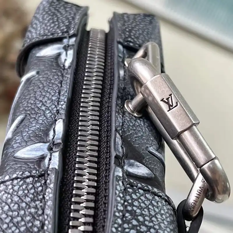 LV Bag 2301YZ0057