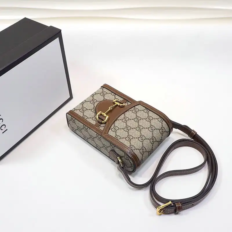 G*u*i bags 2012sh0065
