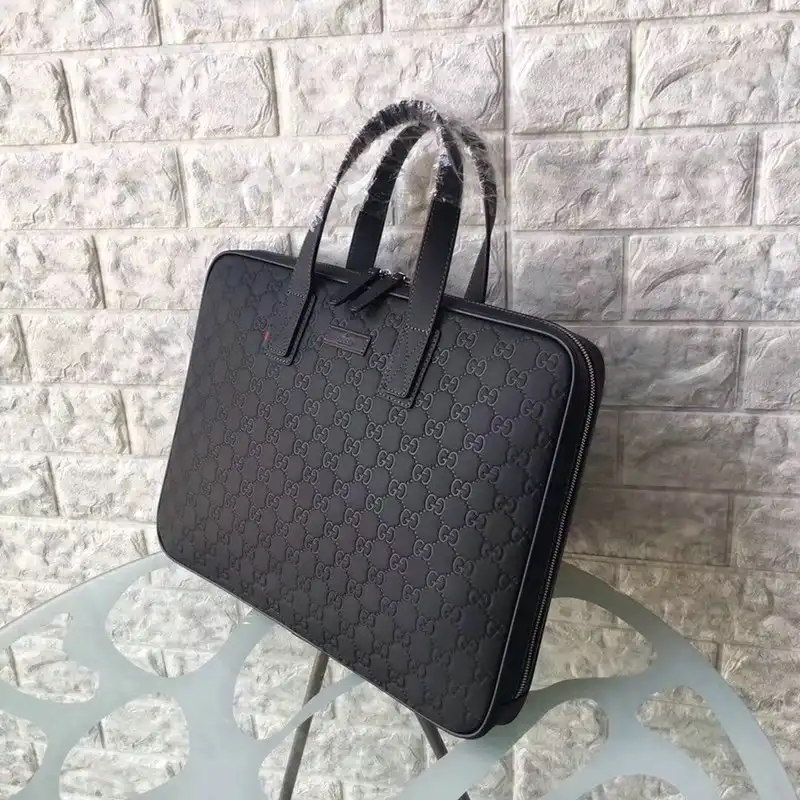 G*u*i bags 2012sh0081
