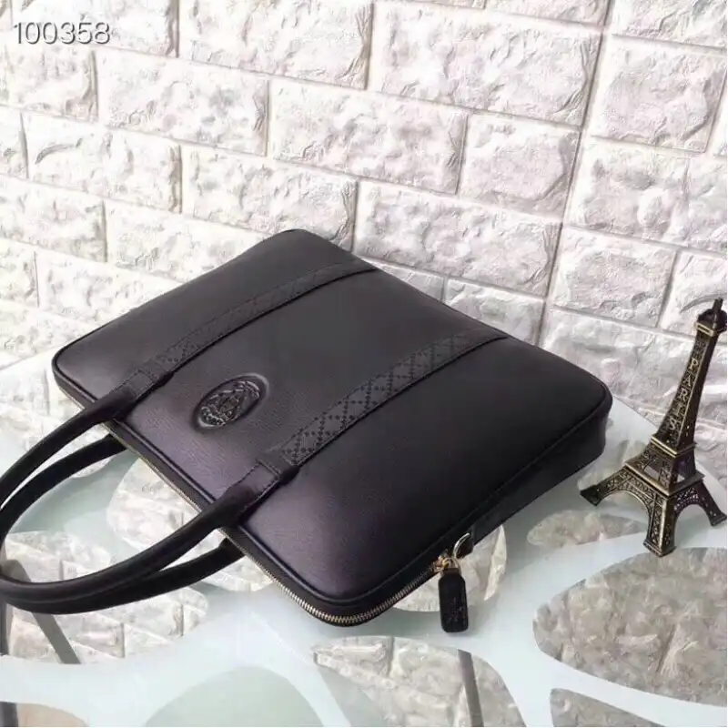 G*u*i bags 2012sh0082