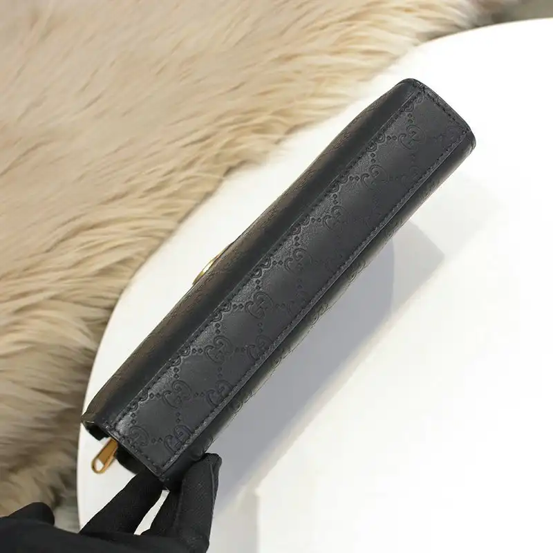 G*u*i bag 20ya11015