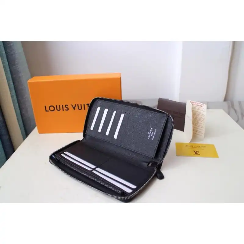 LV Bag 19HT0051