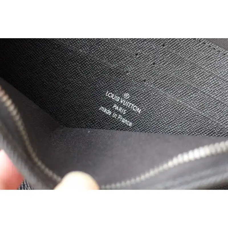 LV Bag 19HT0056