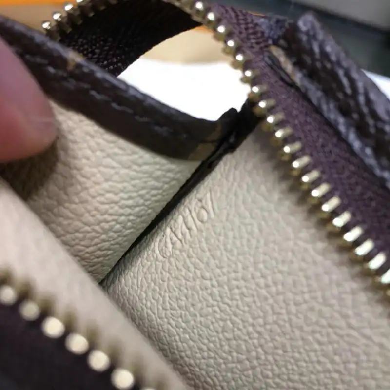 LV Bags 19T1L0234